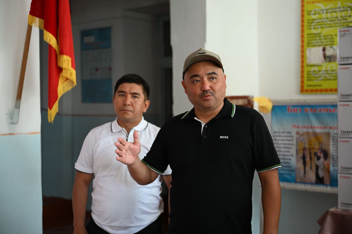 Төрага Нурланбек Шакиев Аксы районундагы мектептердин абалы менен таанышты