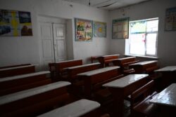 Төрага Нурланбек Шакиев Аксы районундагы мектептердин абалы  менен таанышты