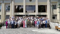 XIII ЭЛ АРАЛЫК ЭТНО-КАРНАВАЛЫНЫН “ЭЛДИК АНСАМБЛЬ” ЖАНА “ЭЛДИК БИЙ” НОМИНАЦИЯЛАРЫНДА ЖЕҢҮҮЧҮЛӨР СЫЙЛАНДЫ