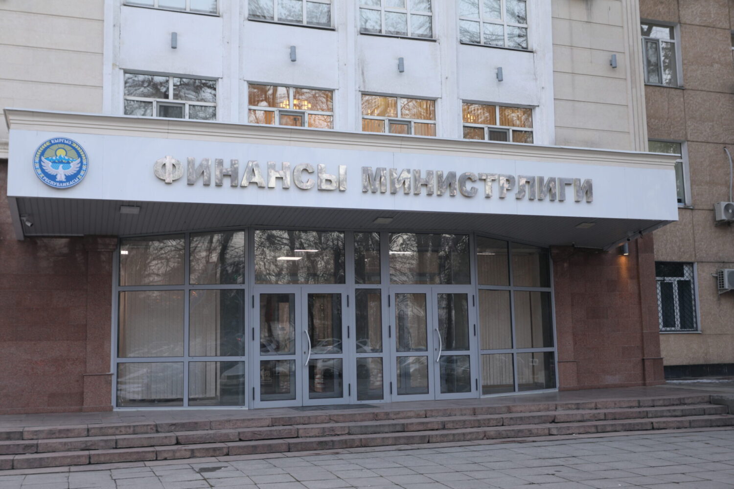 ФИНАНСИСТТЕРДИ ОКУТКАН ОКУУ БОРБОРУ