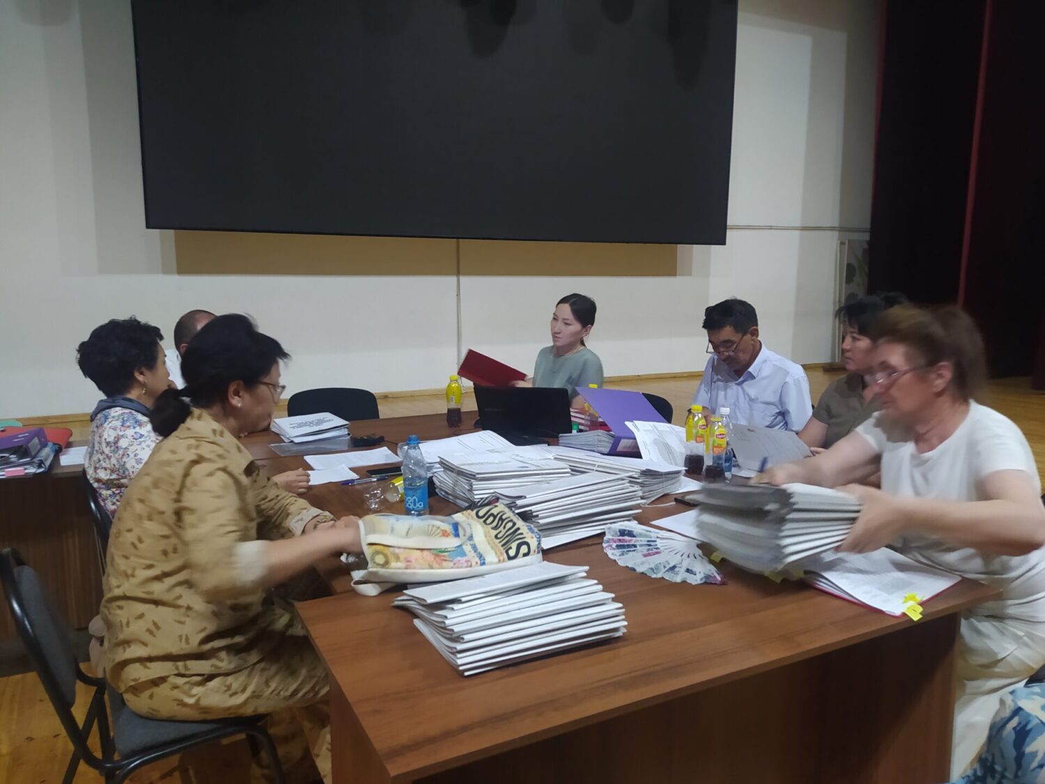 “КЕҢЕШИП КЕСКЕН БАРМАК ООРУБАЙТ”