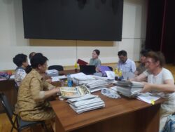 “КЕҢЕШИП КЕСКЕН БАРМАК ООРУБАЙТ”