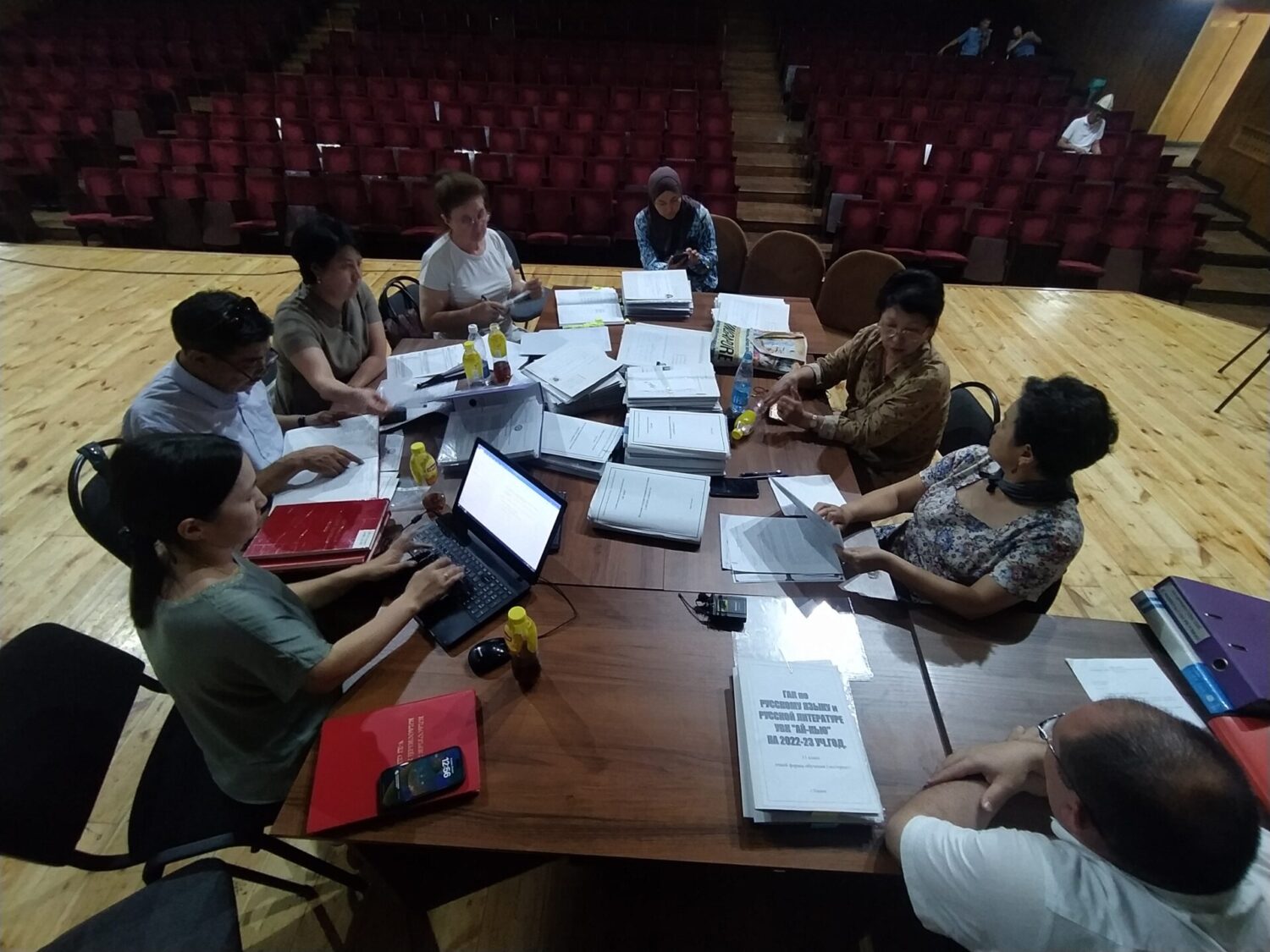 “КЕҢЕШИП КЕСКЕН БАРМАК ООРУБАЙТ”