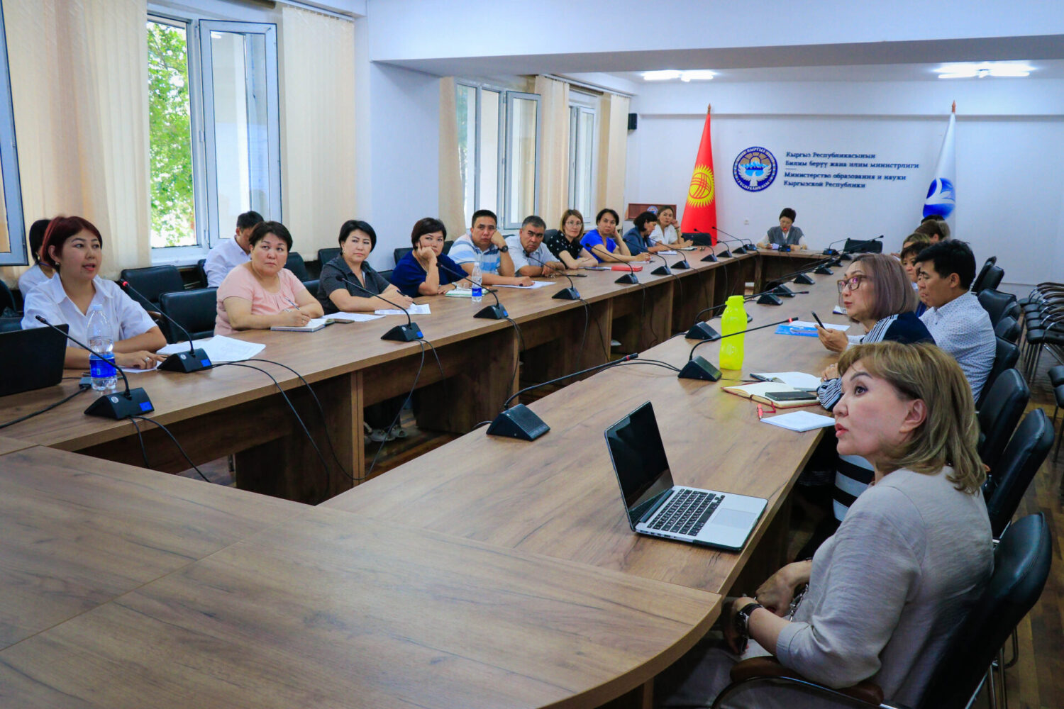 “ӨКМӨТТҮК АКСЕЛЕРАТОРЛОР”: 100 КҮНДӨ 5 МИҢ БАЛА МЕКТЕПКЕ ЧЕЙИНКИ БИЛИМ БЕРҮҮ МЕНЕН КАМСЫЗ БОЛДУ