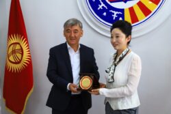 Сыюань университети менен ОшМУ кош дипломдуу билим берет