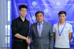 МИНИСТР КАНЫБЕК ИМАНАЛИЕВ ЭЛ АРАЛЫК МЕЛДЕШТЕРДИН ЖЕҢҮҮЧҮЛӨРҮ МЕНЕН ЖОЛУГУШТУ