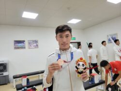 МИНИСТР КАНЫБЕК ИМАНАЛИЕВ ЭЛ АРАЛЫК МЕЛДЕШТЕРДИН ЖЕҢҮҮЧҮЛӨРҮ МЕНЕН ЖОЛУГУШТУ