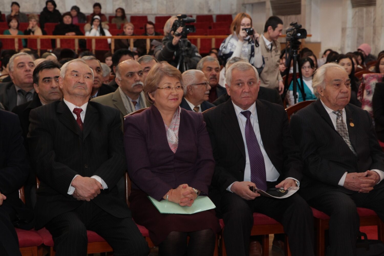 О ТЕХ, КТО СОСТАВЛЯЕТ ЗОЛОТОЙ ФОНД СТРАНЫ