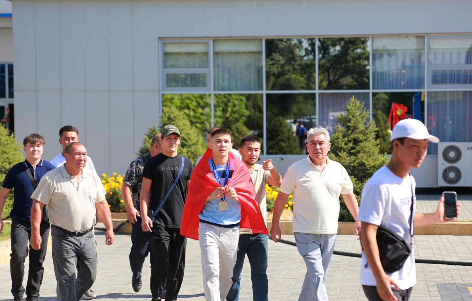 Ошто Дүйнө чемпионатынын күмүш байге ээсин салтанаттуу тосуп алышты