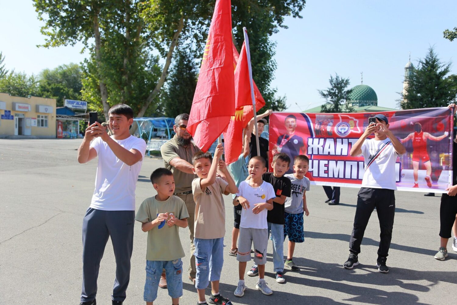 Ошто Дүйнө чемпионатынын күмүш байге ээсин салтанаттуу тосуп алышты