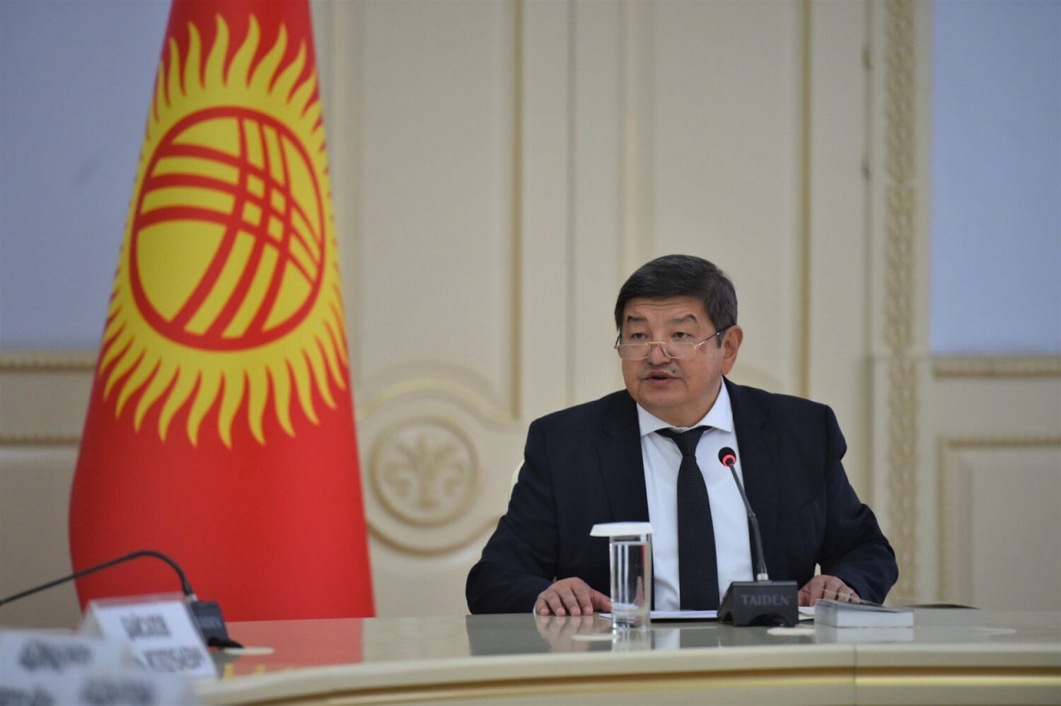 «Эл үмүтү» президенттик стипендиясынын жеңүүчүлөрүнө сертификаттар тапшырылды