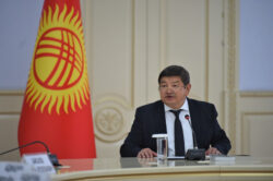 «Эл үмүтү» президенттик стипендиясынын жеңүүчүлөрүнө сертификаттар тапшырылды