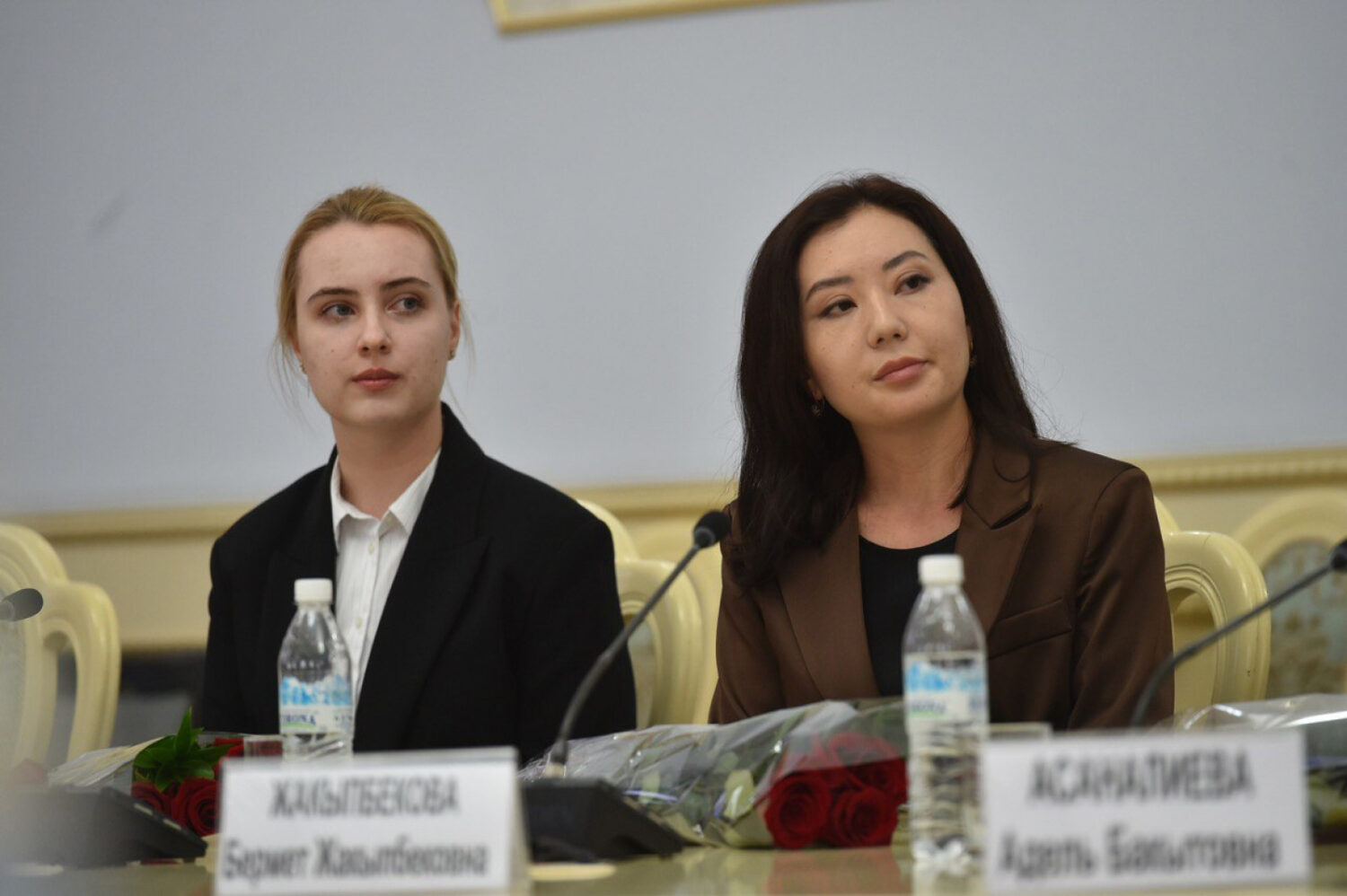 «Эл үмүтү» президенттик стипендиясынын жеңүүчүлөрүнө сертификаттар тапшырылды