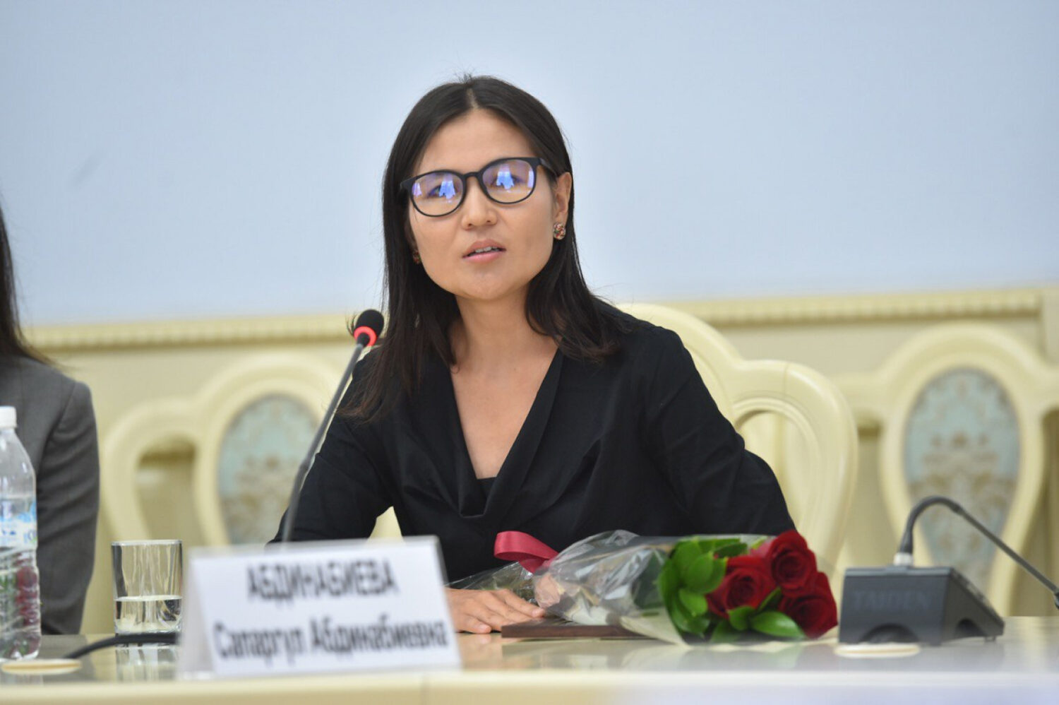 «Эл үмүтү» президенттик стипендиясынын жеңүүчүлөрүнө сертификаттар тапшырылды