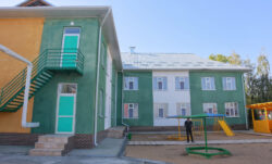 МинКабдын төрагасы Ош облусундагы жаңы ачылган бала бакчалардын ишмердүүлүгү менен таанышты