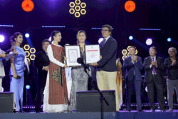 «Мейкин Азия» фестивалынын баш байгесин казакстандык ырчы жеңип алды