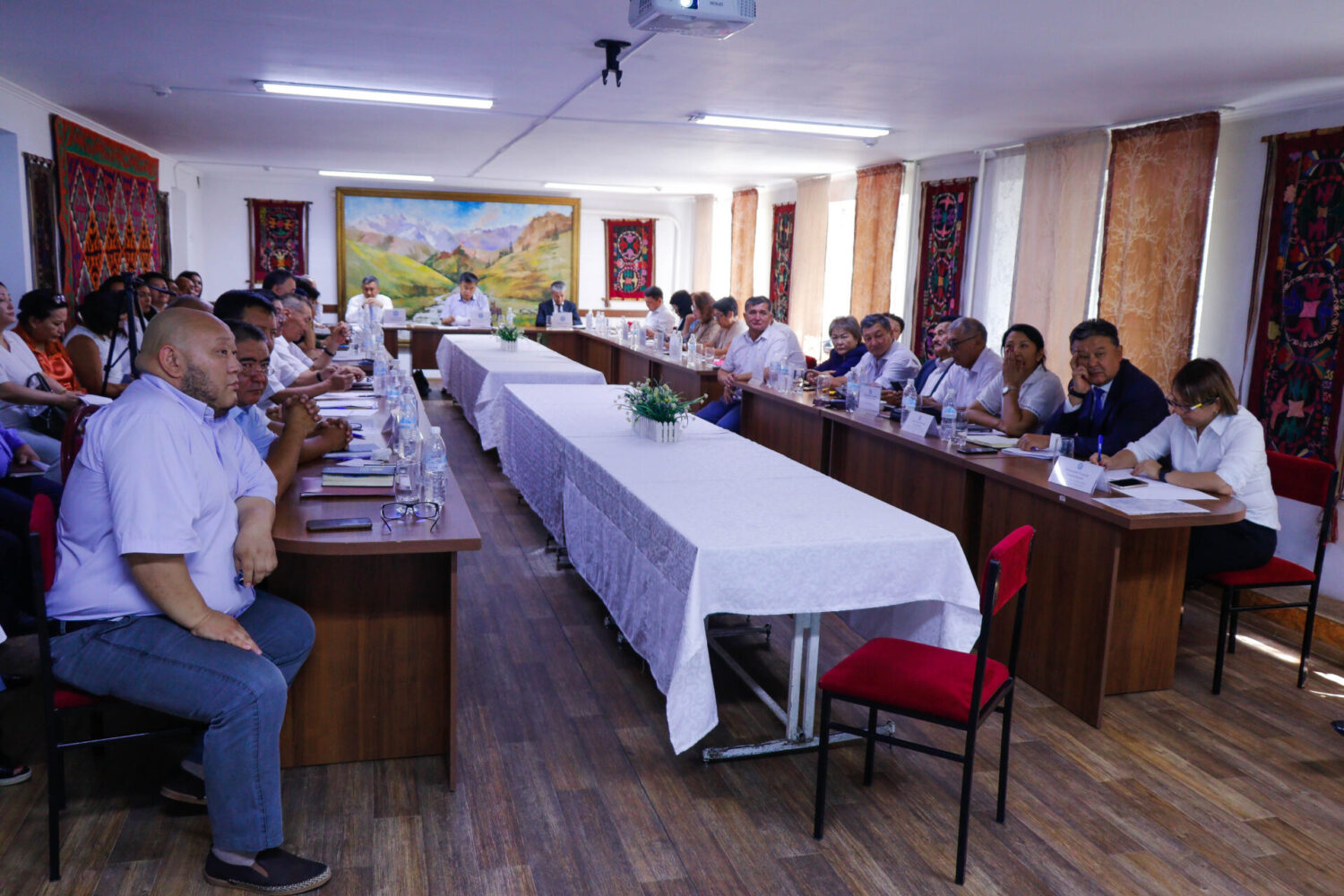 БАШТАЛГЫЧ КЕСИПТИК БИЛИМ БЕРҮҮНҮН КӨЙГӨЙЛӨРҮ ЖАНА ПЕРСПЕКТИВАЛАРЫ ЖӨНҮНДӨ КОЛЛЕГИЯНЫН ОТУРУМУ ӨТТҮ