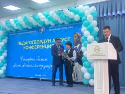 БИЛИМ БЕРҮҮНҮН МЫКТЫЛАРЫ СЫЙЛАНДЫ