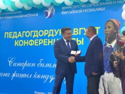 БИЛИМ БЕРҮҮНҮН МЫКТЫЛАРЫ СЫЙЛАНДЫ