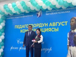 БИЛИМ БЕРҮҮНҮН МЫКТЫЛАРЫ СЫЙЛАНДЫ