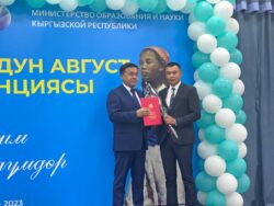 БИЛИМ БЕРҮҮНҮН МЫКТЫЛАРЫ СЫЙЛАНДЫ