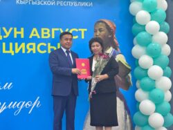 БИЛИМ БЕРҮҮНҮН МЫКТЫЛАРЫ СЫЙЛАНДЫ