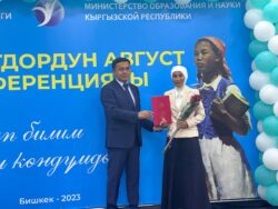 БИЛИМ БЕРҮҮНҮН МЫКТЫЛАРЫ СЫЙЛАНДЫ