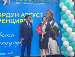 БИЛИМ БЕРҮҮНҮН МЫКТЫЛАРЫ СЫЙЛАНДЫ