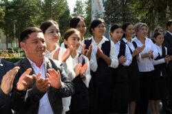 БИЛИМ КҮНҮ: ПРЕЗИДЕНТ БИЛИМ УЯСЫНА БАРДЫ