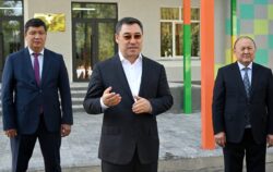 БИЛИМ КҮНҮ: ПРЕЗИДЕНТ БИЛИМ УЯСЫНА БАРДЫ