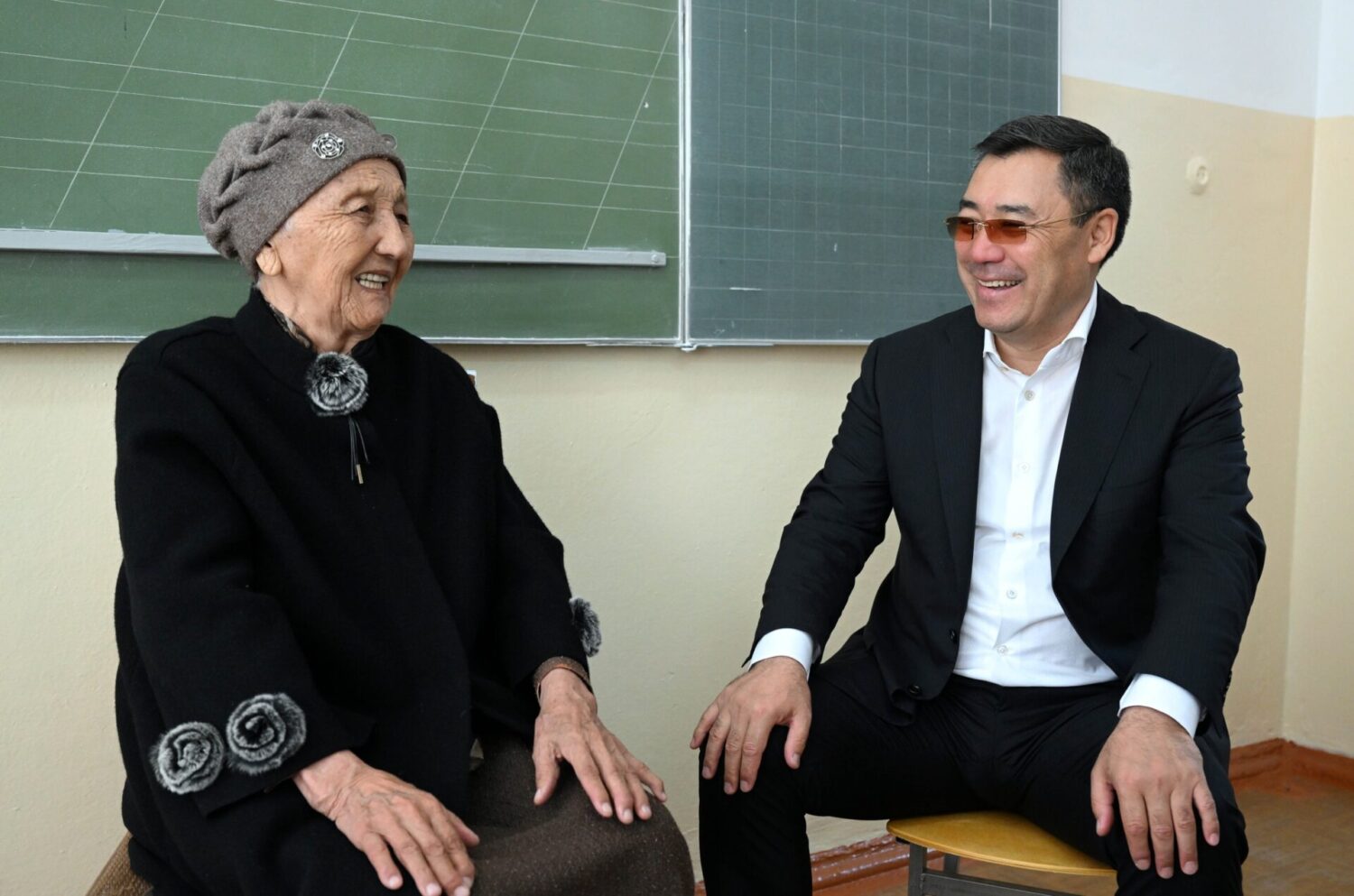 БИЛИМ КҮНҮ: ПРЕЗИДЕНТ БИЛИМ УЯСЫНА БАРДЫ