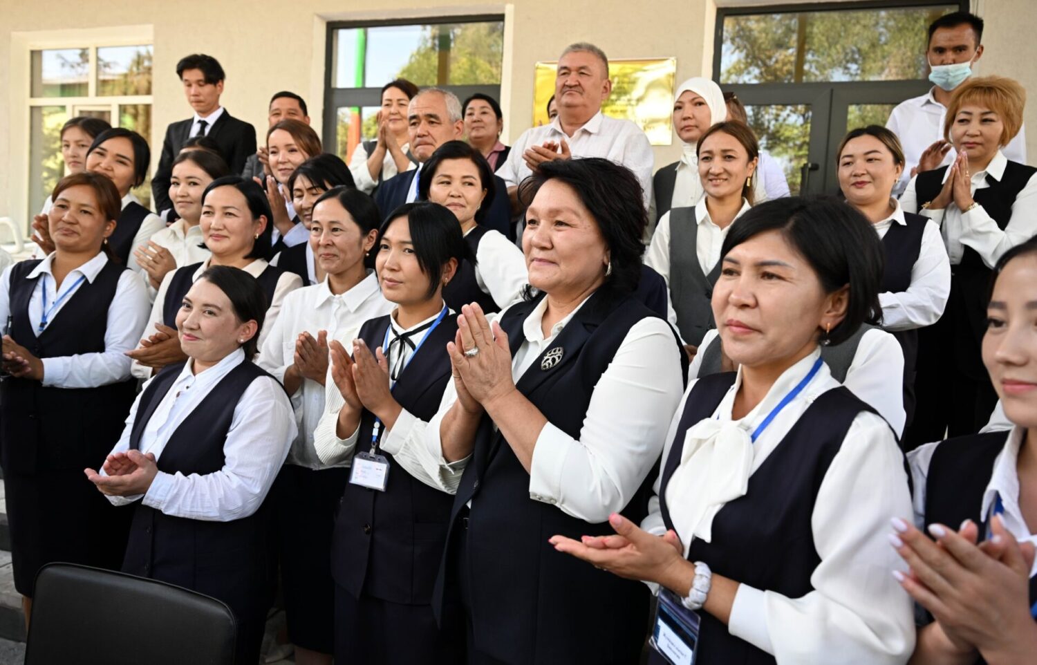 БИЛИМ КҮНҮ: ПРЕЗИДЕНТ БИЛИМ УЯСЫНА БАРДЫ