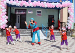 НАРЫН РАЙОНУНДА 75 ОРУНДУУ БАЛА БАКЧА АЧЫЛДЫ