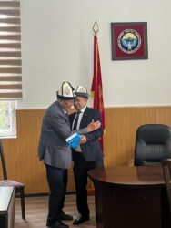 ТАЛАС МАМЛЕКЕТТИК УНИВЕРСИТЕТИНИН РЕКТОРУ ДАЙЫНДАЛДЫ