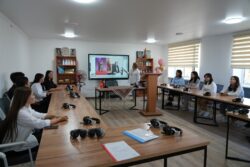 БИЛИМ КҮНҮ: ПРЕЗИДЕНТ БИЛИМ УЯСЫНА БАРДЫ