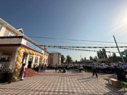 ЭДИЛ БАЙСАЛОВ ЖАҢЫ МЕКТЕПТИН АЧЫЛЫШЫНА КАТЫШТЫ