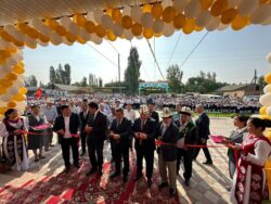 ЭДИЛ БАЙСАЛОВ ЖАҢЫ МЕКТЕПТИН АЧЫЛЫШЫНА КАТЫШТЫ