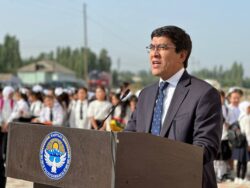 ЭДИЛ БАЙСАЛОВ ЖАҢЫ МЕКТЕПТИН АЧЫЛЫШЫНА КАТЫШТЫ