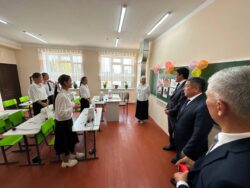 ЭДИЛ БАЙСАЛОВ ЖАҢЫ МЕКТЕПТИН АЧЫЛЫШЫНА КАТЫШТЫ