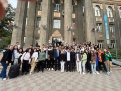 КЭУ ИИУНУН СТУДЕНТТЕРИ ЫСЫК-КӨЛДӨ ЭС АЛДЫ