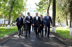 БИЛИМ КҮНҮ: ПРЕЗИДЕНТ БИЛИМ УЯСЫНА БАРДЫ