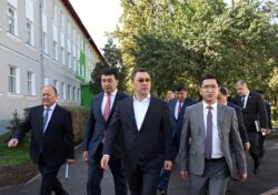 БИЛИМ КҮНҮ: ПРЕЗИДЕНТ БИЛИМ УЯСЫНА БАРДЫ