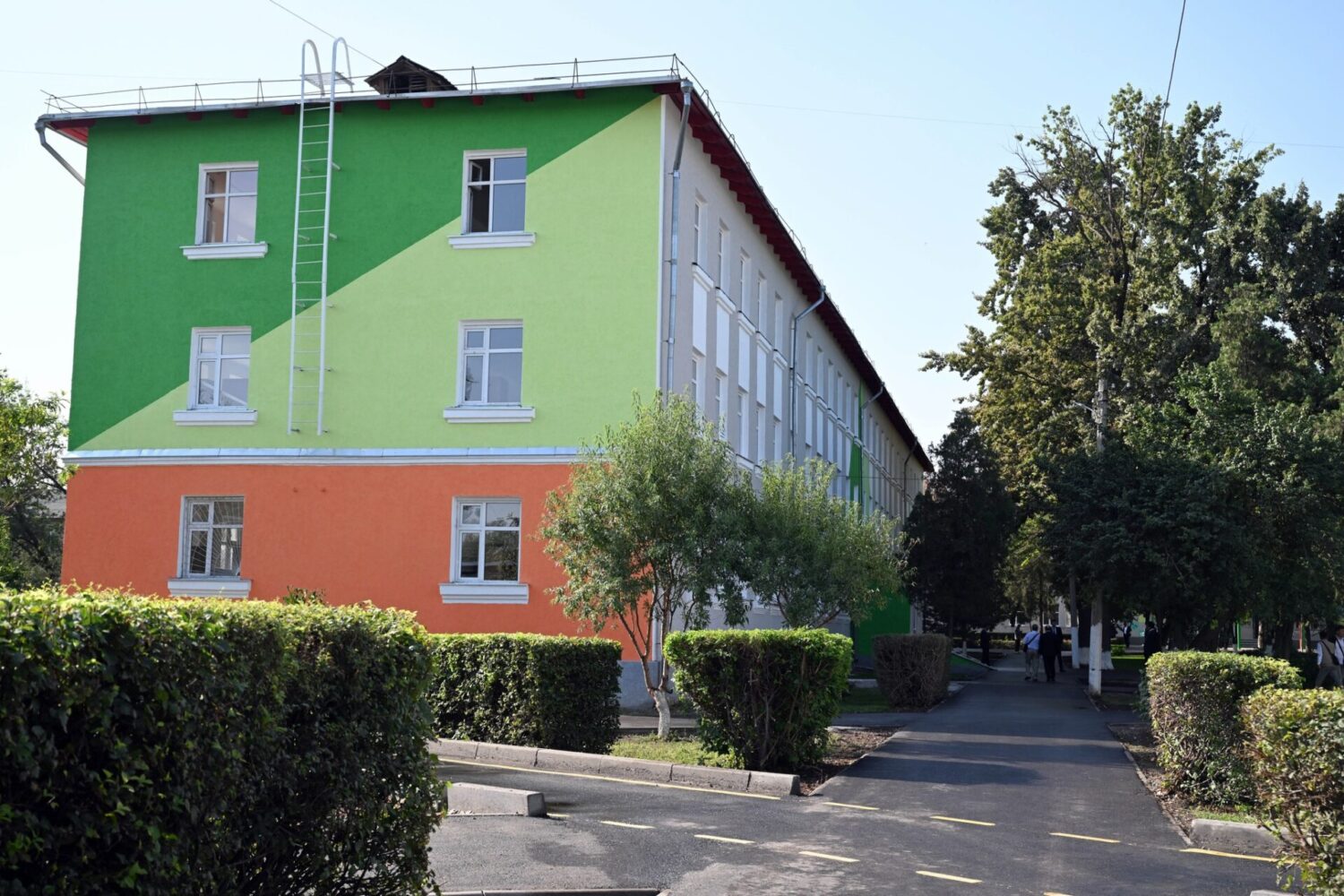 БИЛИМ КҮНҮ: ПРЕЗИДЕНТ БИЛИМ УЯСЫНА БАРДЫ