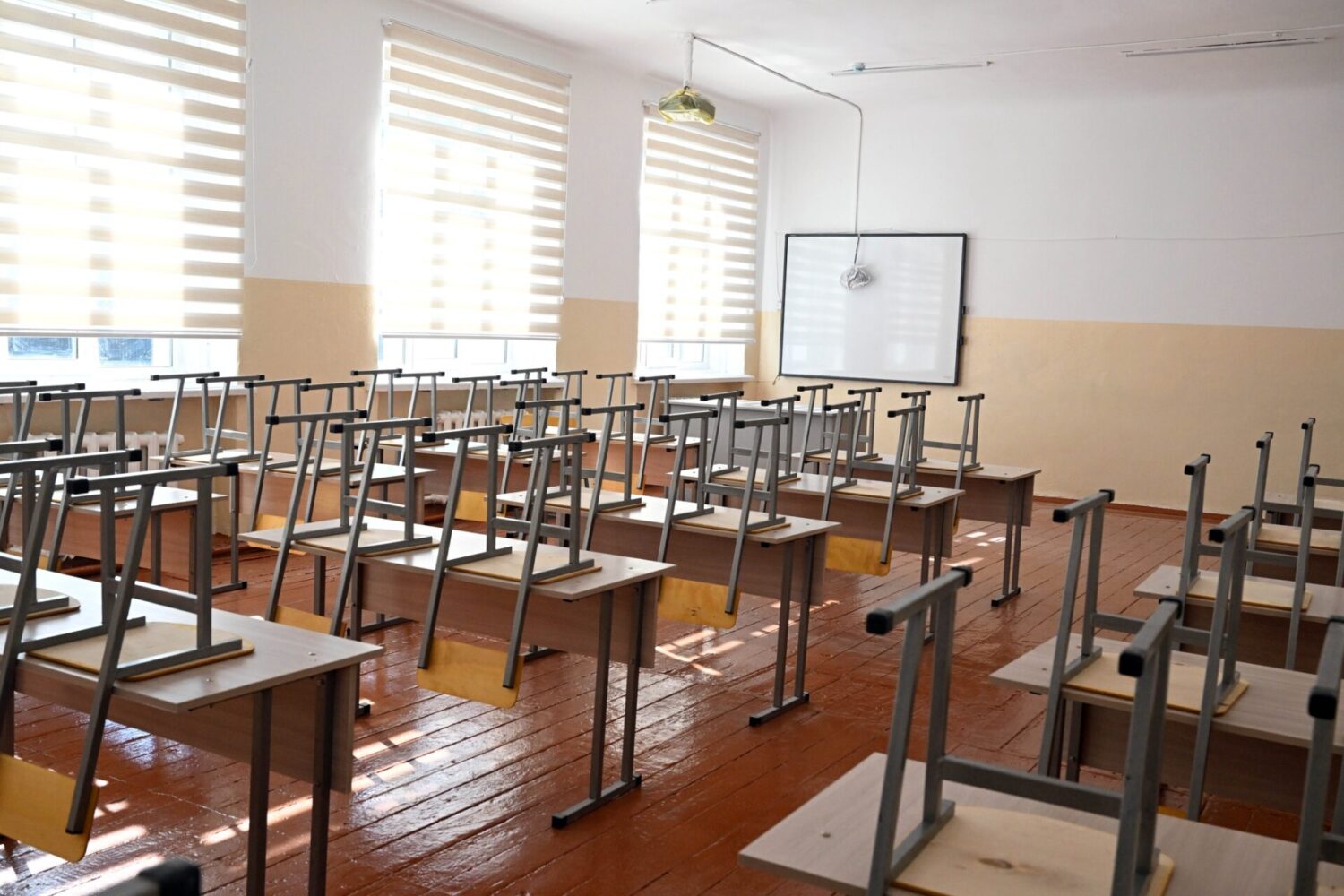 БИЛИМ КҮНҮ: ПРЕЗИДЕНТ БИЛИМ УЯСЫНА БАРДЫ