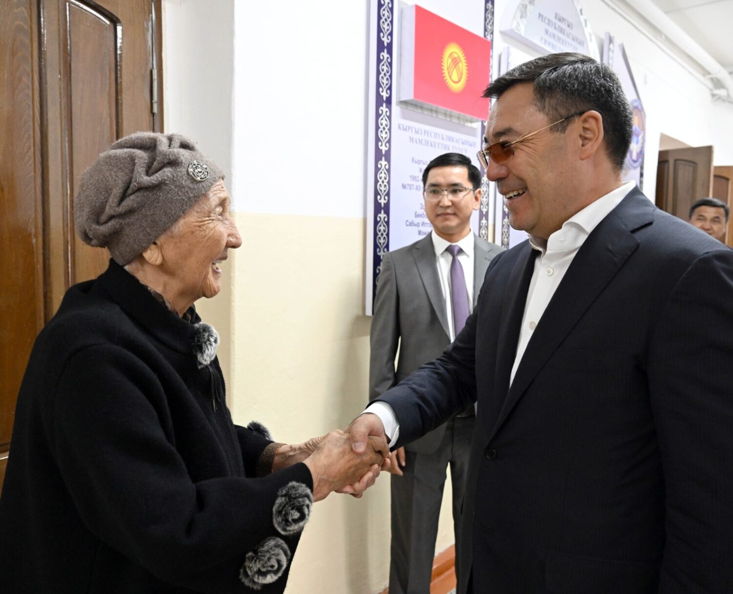 БИЛИМ КҮНҮ: ПРЕЗИДЕНТ БИЛИМ УЯСЫНА БАРДЫ