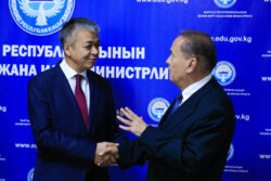 РАСУЛ АБАЗБЕК УУЛУ ВЕНГРИЯ УНИВЕРСИТЕТИНИН ДЕЛЕГАЦИЯСЫ МЕНЕН ЖОЛУГУШТУ