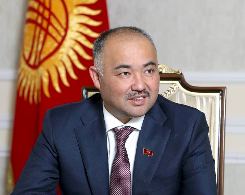 ЖК ТӨРАГАСЫ НУРЛАНБЕК ШАКИЕВДИН БИЛИМ БЕРҮҮ КЫЗМАТКЕРЛЕРИНИН КЕСИПТИК МАЙРАМЫНА КАРАТА КУТТУКТООСУ