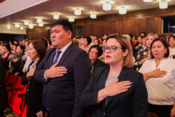 БИШКЕКТЕГИ МЫКТЫ МУГАЛИМДЕР СЫЙЛАНДЫ