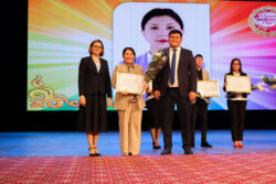 БИШКЕКТЕГИ МЫКТЫ МУГАЛИМДЕР СЫЙЛАНДЫ