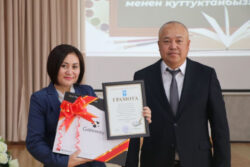 Борбор калаанын акимдери мугалимдерди кесиптик майрамы менен куттуктады